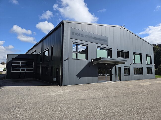 Aussenansicht einer Lagerhalle mit Büro