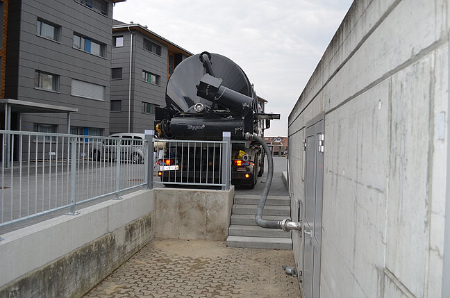 Absaugen Holzasche mit festinstallierter Leitung