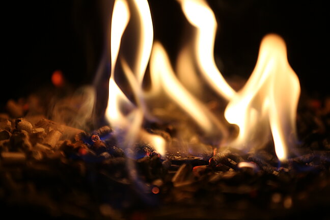 Feuer mit Holzpellets