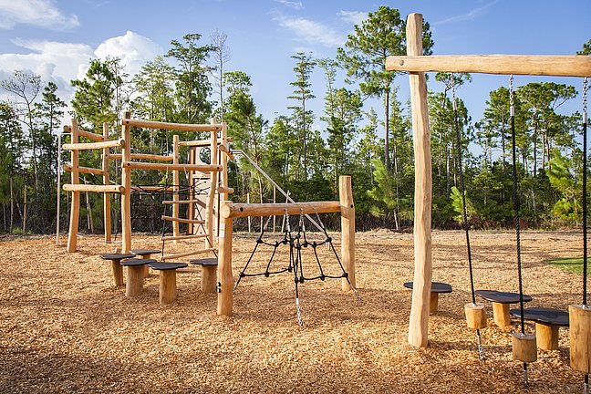 Spielplatz mit Fallschutzschnitzel