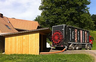 Lastwagen mit Pumpsystem